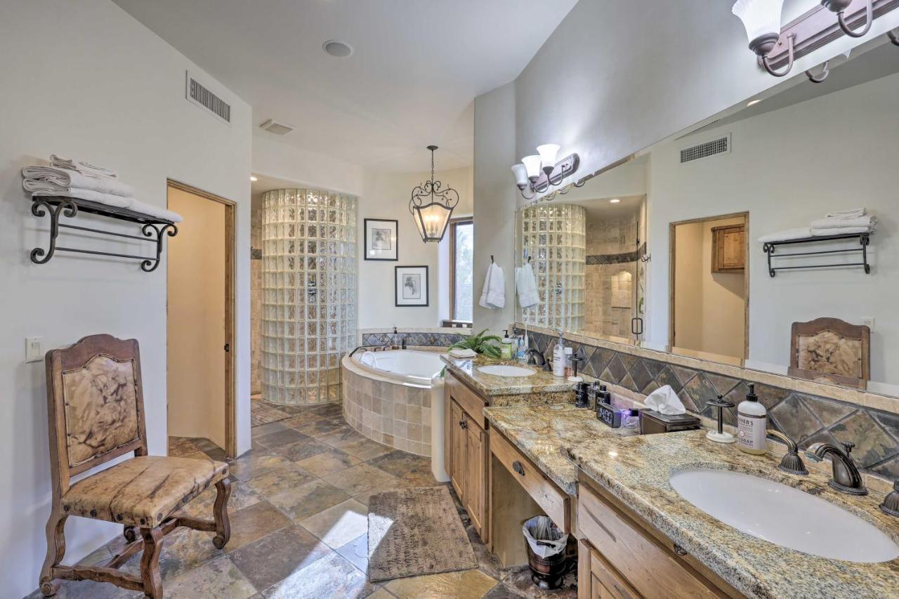 Cave Creek Oasis With Putting Green, Spa And Mtn View! Exterior photo