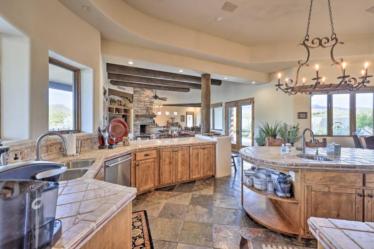 Cave Creek Oasis With Putting Green, Spa And Mtn View! Exterior photo
